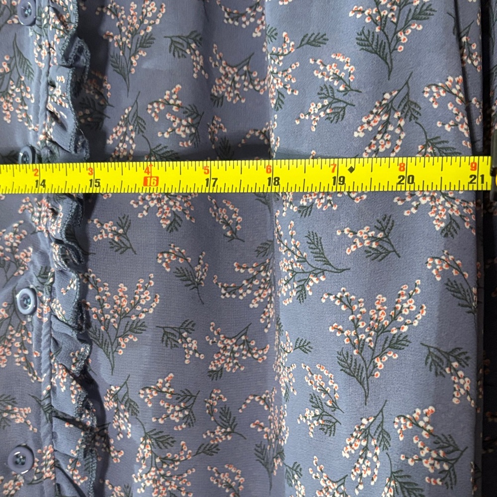 Floral Ruffle Button-Up Blouse - Picture 3 of 5